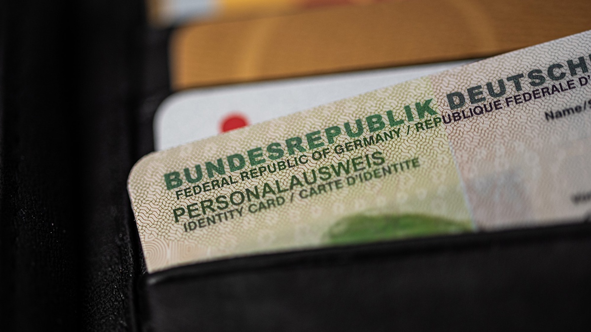 Cum pot obține un act de identitate oficial german fără permis de ședere?