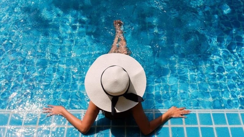 Premieră în Germania! Unde au voie femeile să înoate topless?