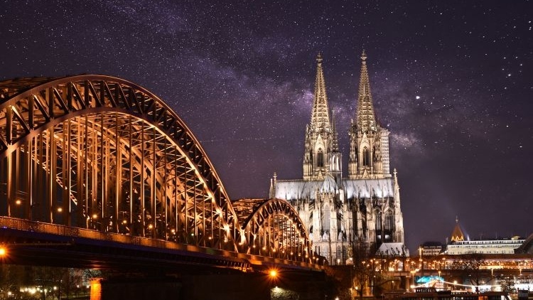 Economie. Catedrala din Köln nu va mai fi iluminată noaptea
