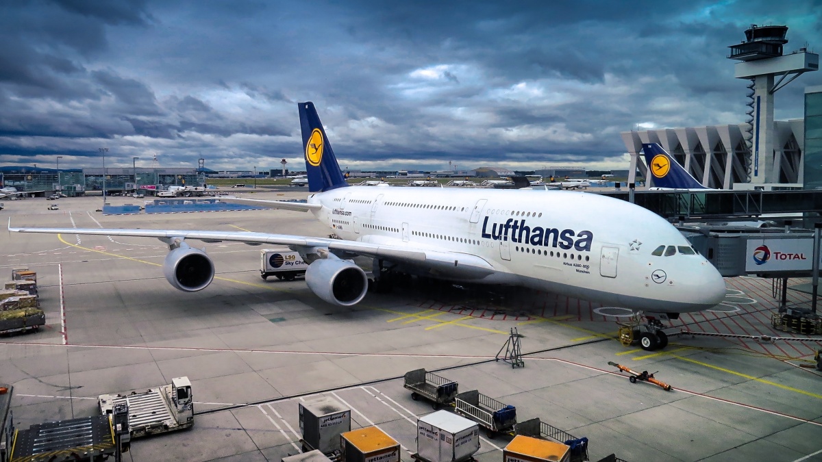 Piloții companiei aeriene germane Lufthansa în grevă!