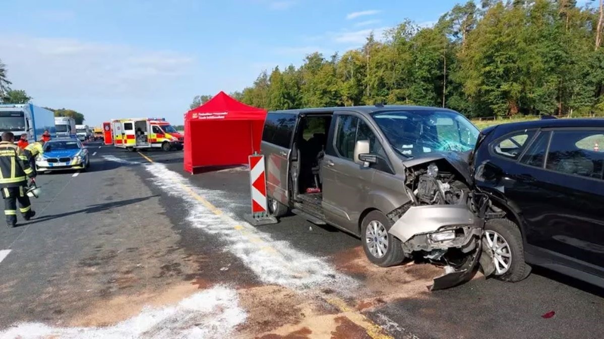 Microbuz, cu destinația România, accident grav în Germania