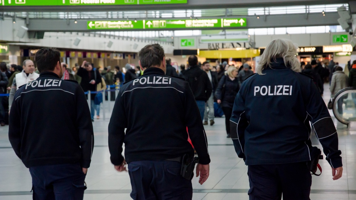Români, la un pas de a fi reținuți pe aeroporturile din Germania