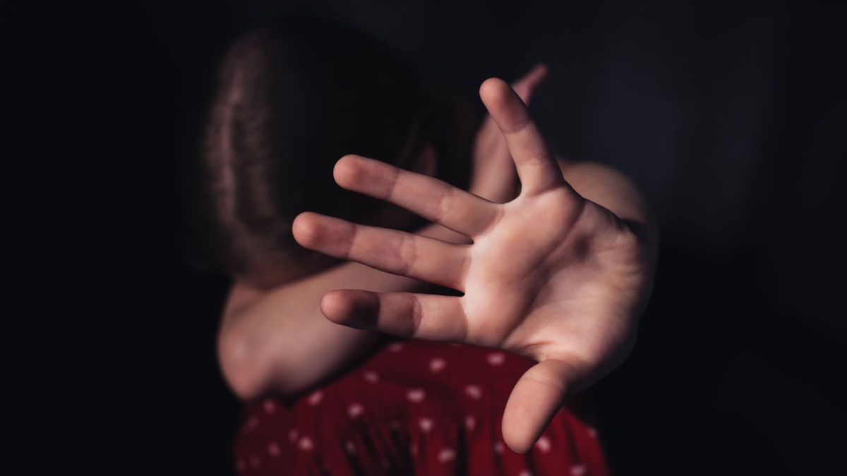 Dezgustător! Un român din Germania a abuzat sexual fiica iubitei 